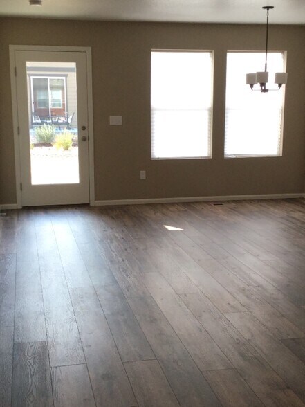 Building Photo - 2983 Cub Lake Dr
