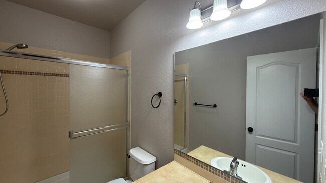 Building Photo - Great Condo in Greeley
