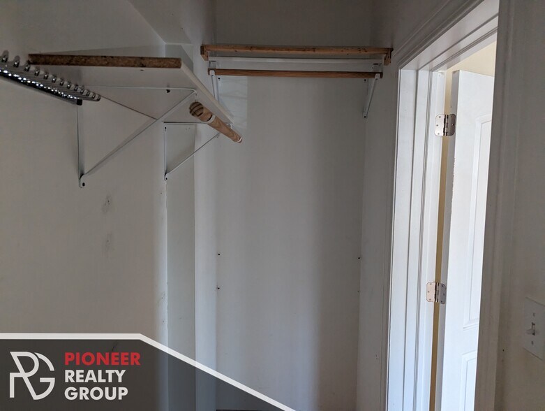 Building Photo - 4409 N Wolcott Ave