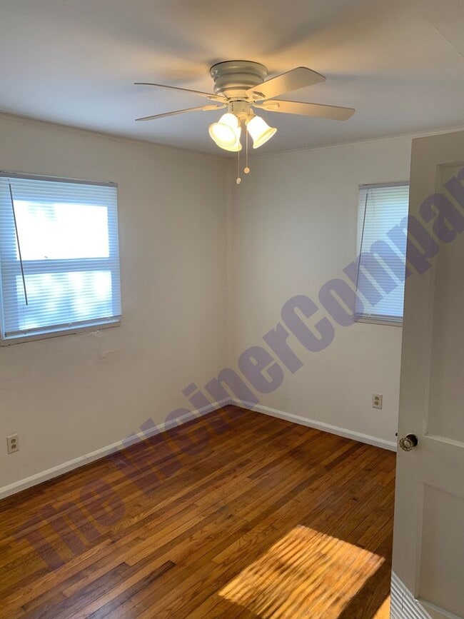 Building Photo - House near Hessel Park for sublease!