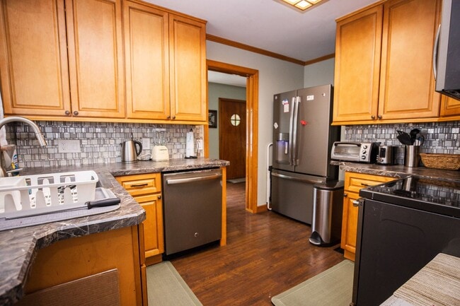 Building Photo - Beautifully updated two bedroom home in We...