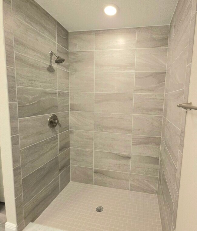 Building Photo - 67 Olive Dr