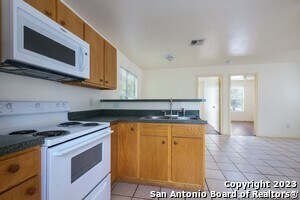 Building Photo - 120 Andrews St