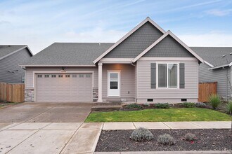Building Photo - Polished single-level 3 bed, 2 bath home in NE Salem!