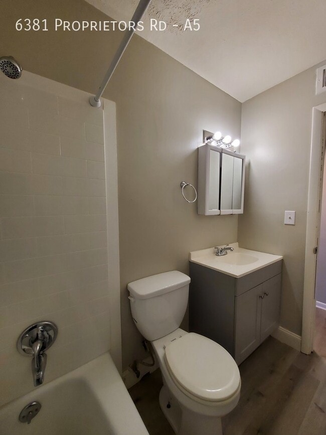 Building Photo - 3 Bedroom 2 Bath Apartment in Worthington
