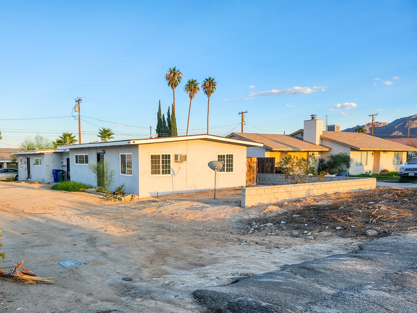 Building Photo - 5527 Baileya Ave