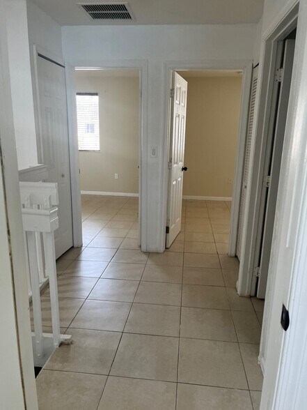 Building Photo - 2819 SE 15th Rd