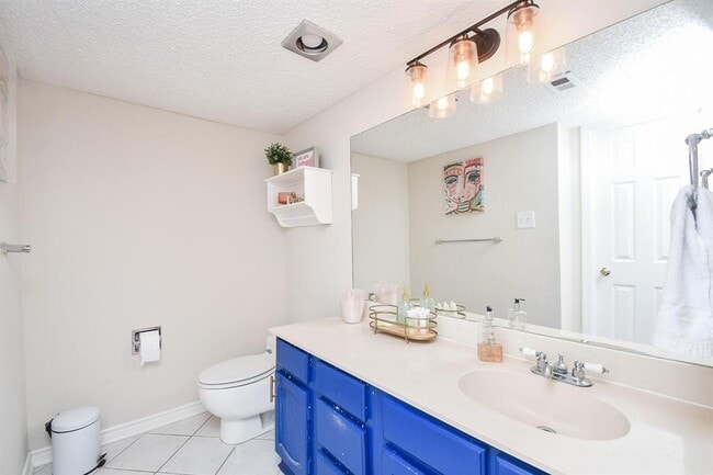 Building Photo - 18143 Bal Harbour Dr