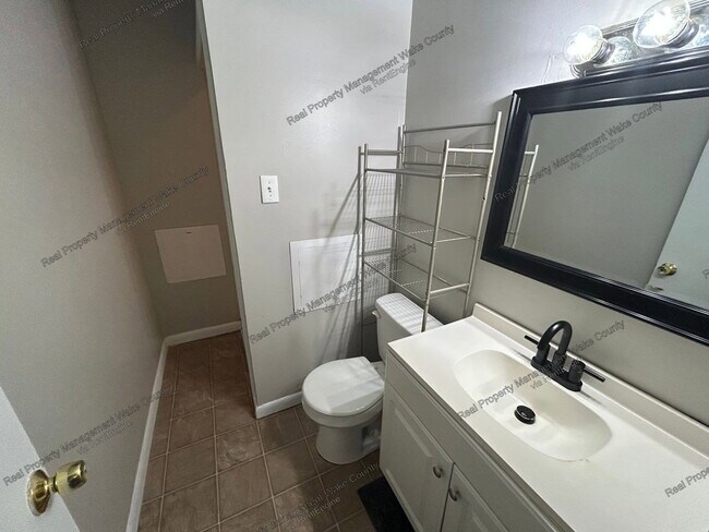 Building Photo - 4702 Walden Pond Dr