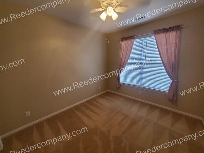 Building Photo - Spacious 2 bed 1.75 bath with 2 car attatc...