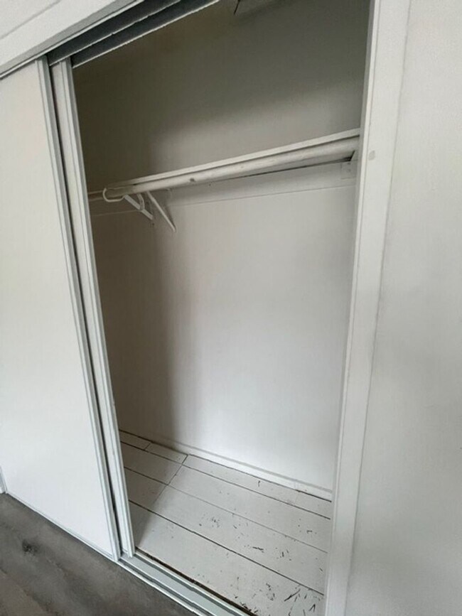 Building Photo - 2-Bedroom, 1-Bath Duet in Union City