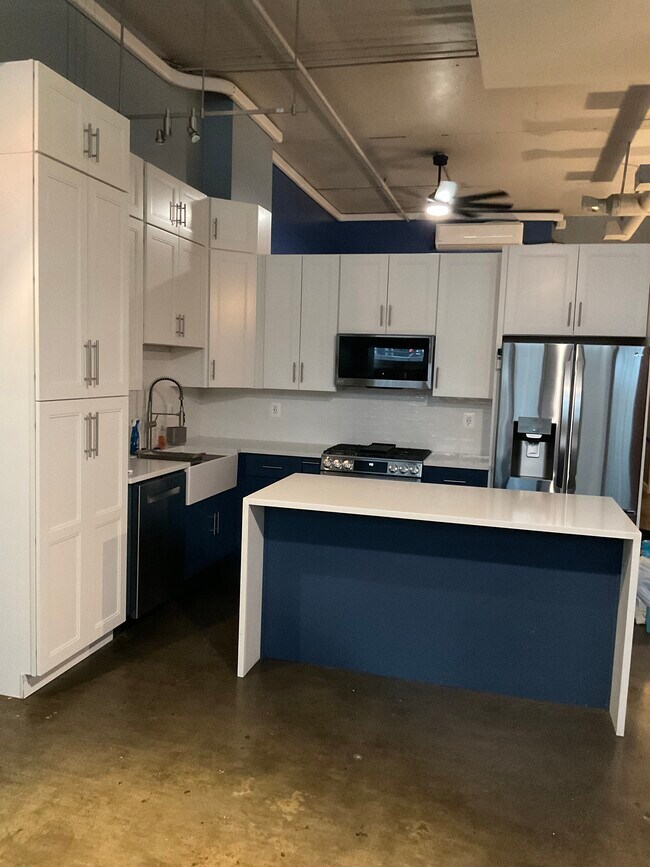 Building Photo - 701 Lamont St NW