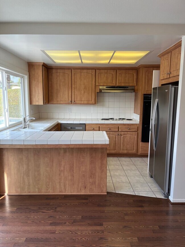 Building Photo - Charming 3 Bedroom, 2 Bath Single Family Home for rent in Seal Beach, CA!