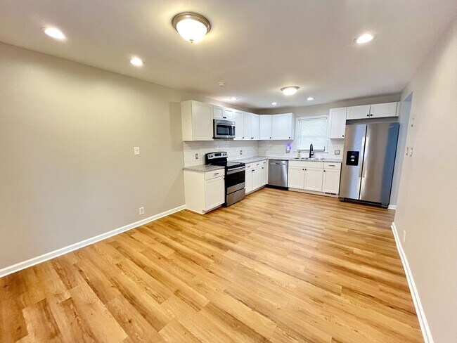 Building Photo - 907 Idlewild Dr