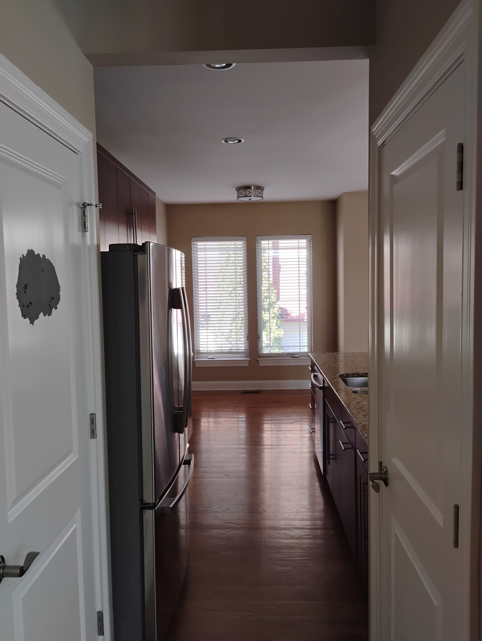 Building Photo - 323 Eden Ave