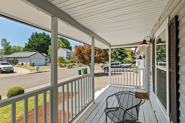 Building Photo - 753 SE Boysen Ln