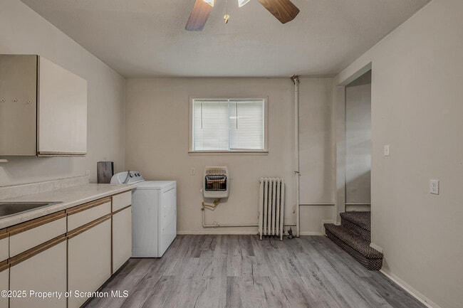 Building Photo - 367 N Bromley Ave