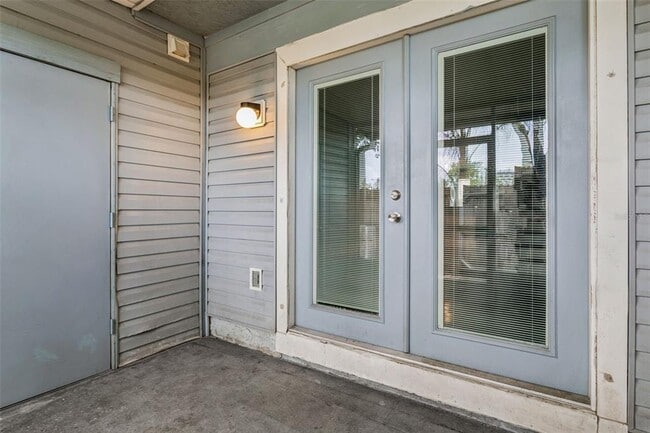 Building Photo - 5720 Dalden Dr