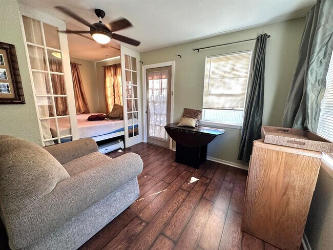 Building Photo - 103 Yucca