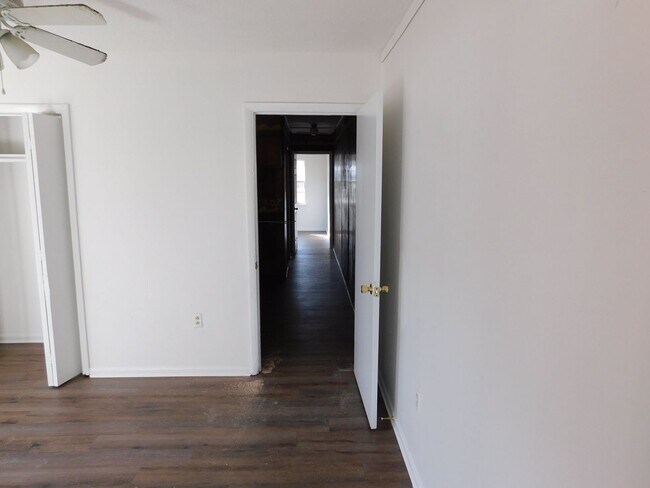 Building Photo - Hubbard Ave 2367-2369 (duplex) - AH