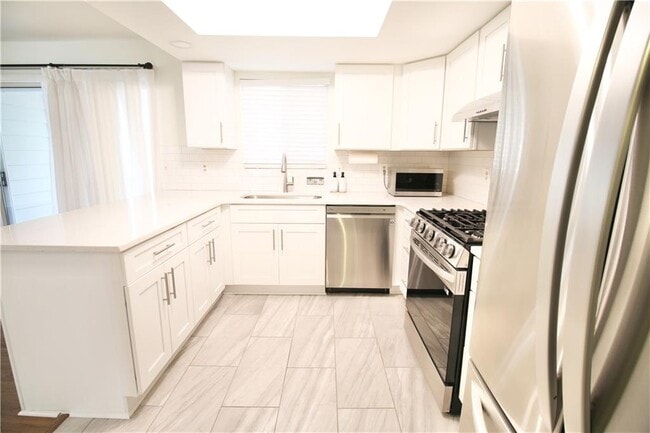 Building Photo - 34 Little Silver Ct