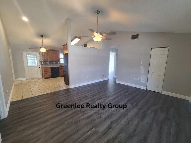 Building Photo - Updated 3 bed/2 bath home in Seven Springs...