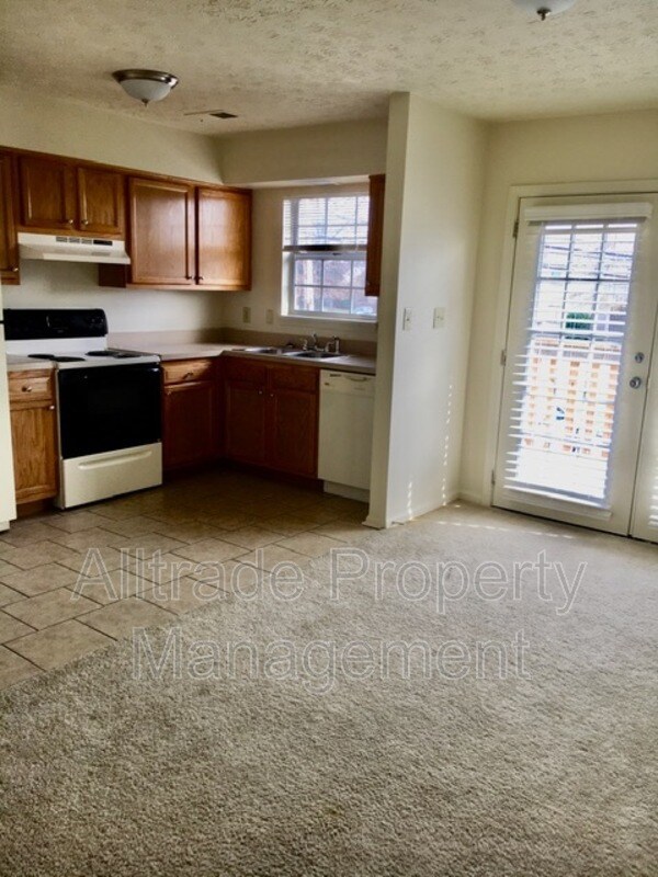 Building Photo - 2366 Chauvin Dr