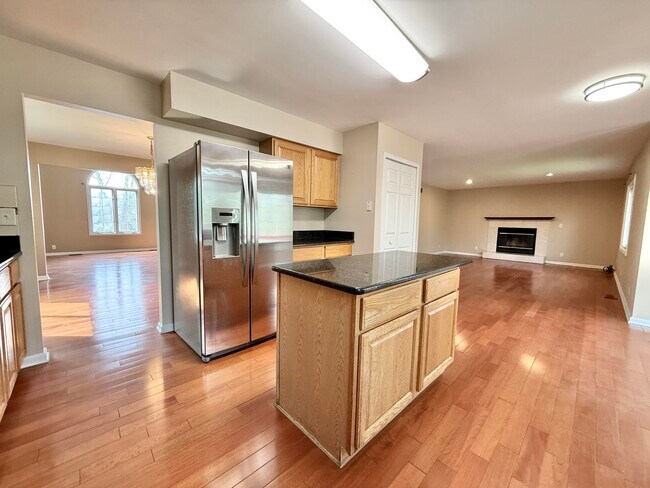 Building Photo - 2636 Shefman Terrace