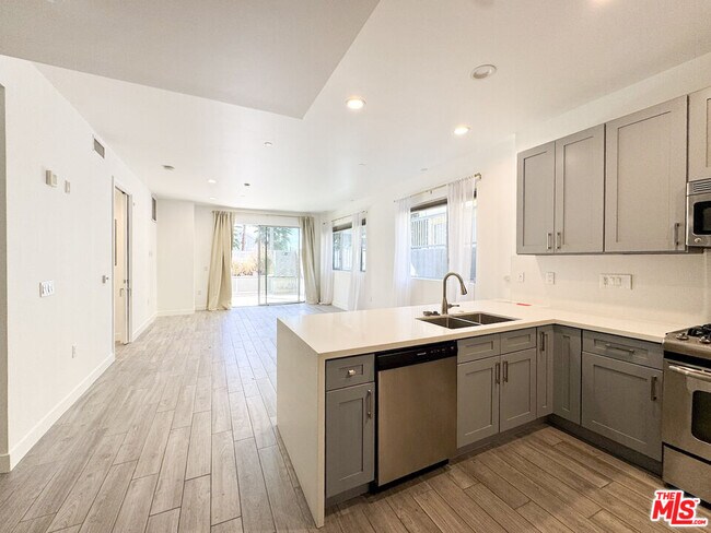 Building Photo - 6001 Carlton Way