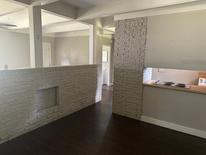 Dinning Area - 907 Hill N Dale Dr