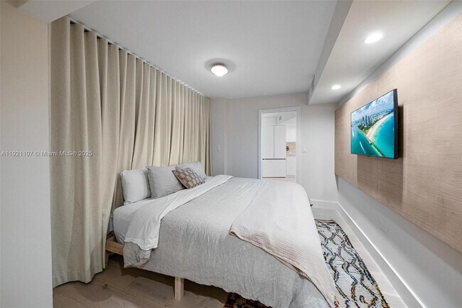 Building Photo - 1881 Washington Ave