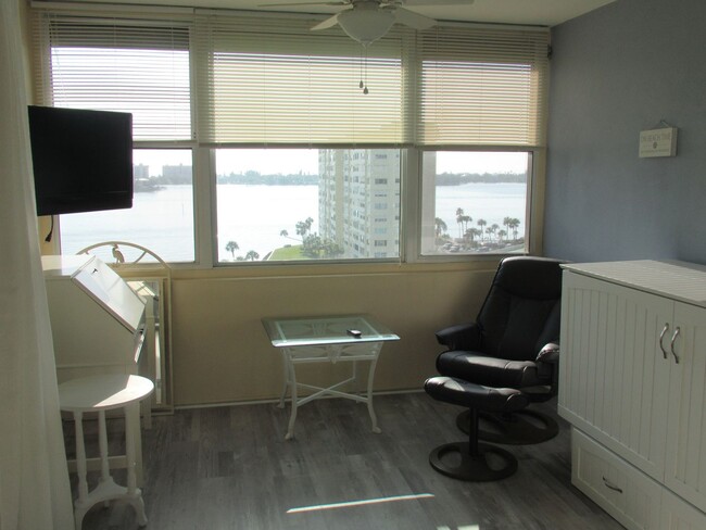 Building Photo - Waterview Furn. 55+ Sea Towers Condo - 1BR...