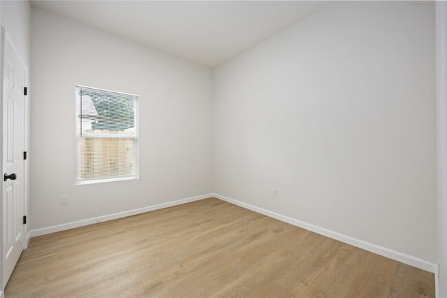 Building Photo - 309 Massachusetts St