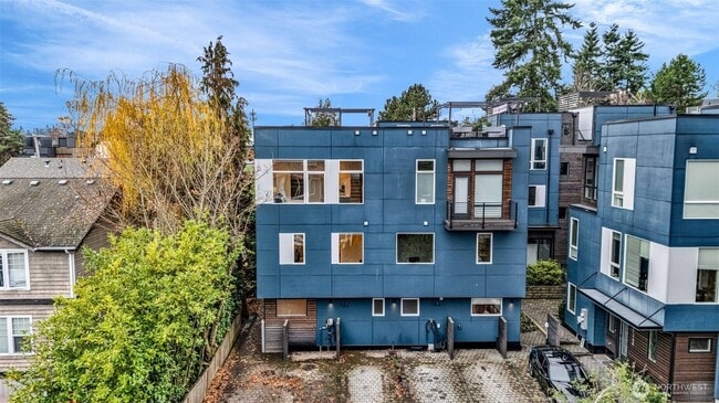 Building Photo - 9732 Woodlawn Ave N