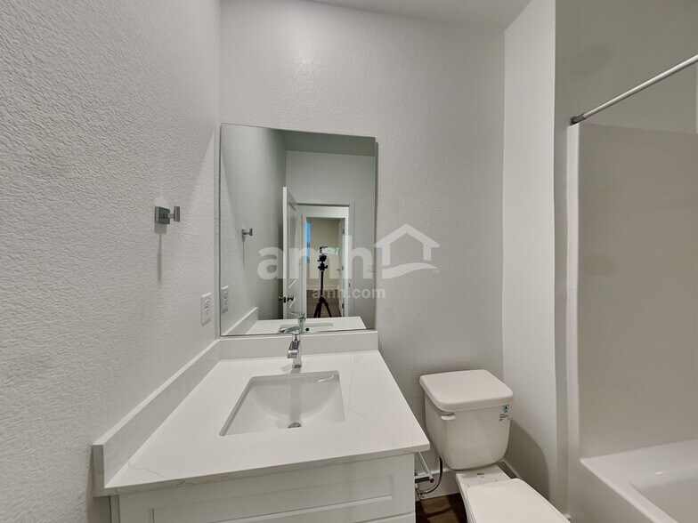 Building Photo - 8911 Dwarf Chin Ave