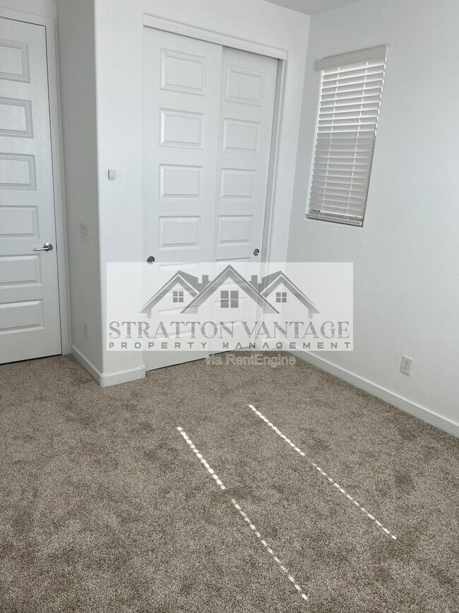 Building Photo - 5626 S 26th Ln