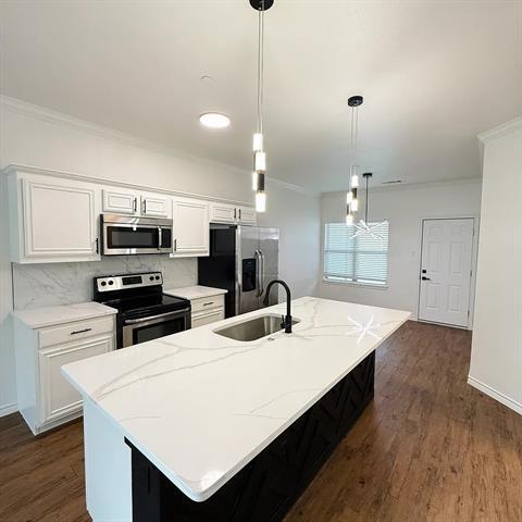 Building Photo - 5505 Dolores Pl