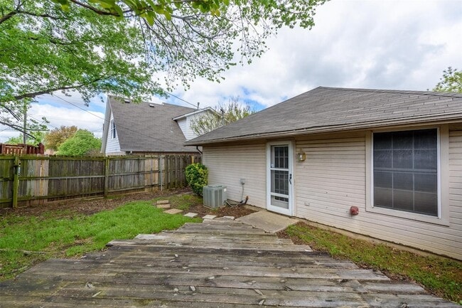 Building Photo - 1902 Lee Dr