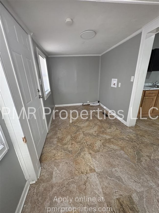 Building Photo - 2Bedroom/1Bathroom- Home