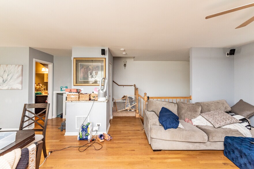 Building Photo - 551 George St