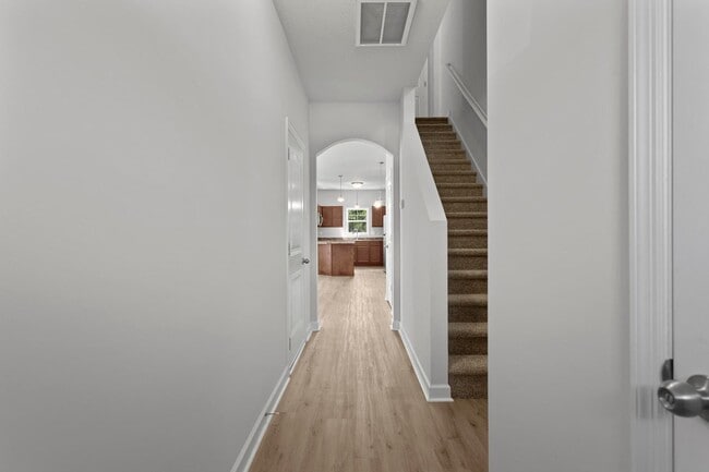 Building Photo - Townhome for Rent with Covered Patio!