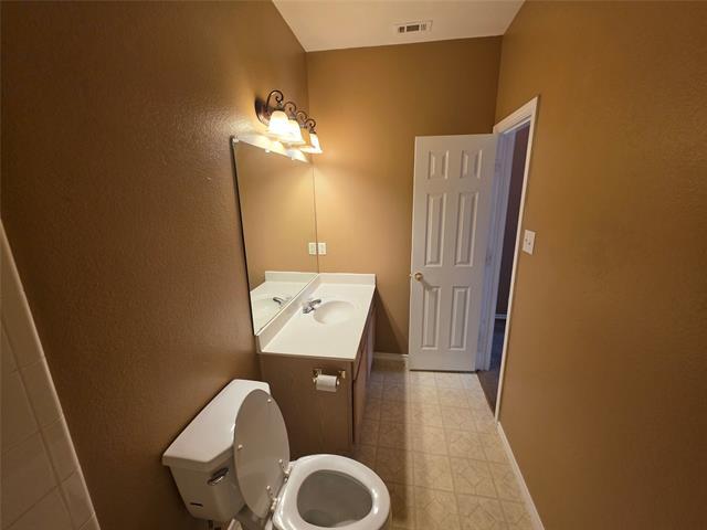 Building Photo - 5600 Creekhollow Dr