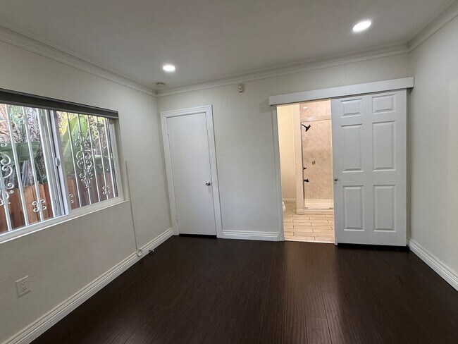 Building Photo - Amazing 3 Bedroom Home in Glassell Park / Eagle Rock