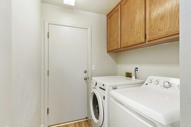 Building Photo - 2932 Prado Ln