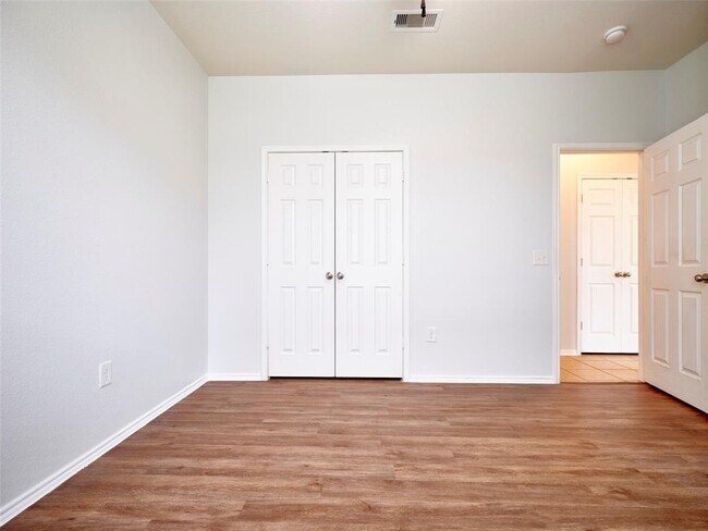 Building Photo - 1426 S Maple Dr