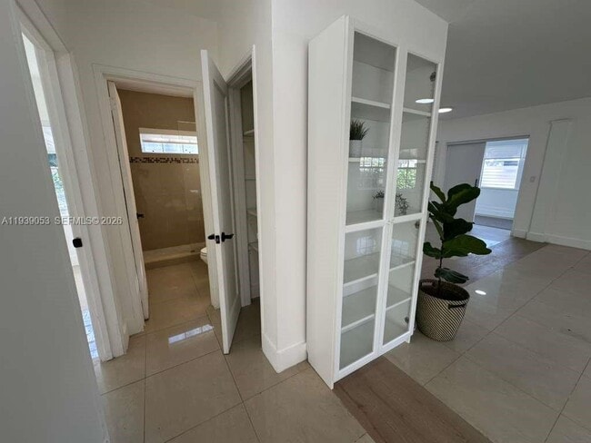 Building Photo - 404 SE 14th St