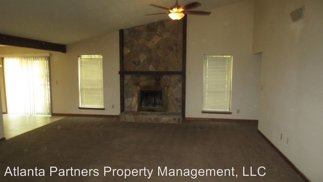 Building Photo - 3 br, 2 bath House - 664 Oxford Hall Dr