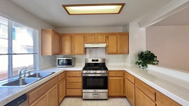 Building Photo - 10206 Wateridge Cir
