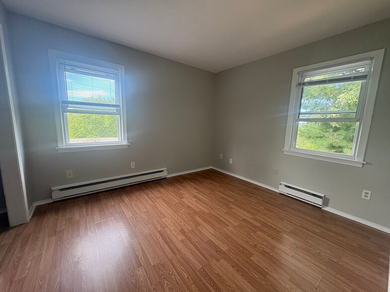 Building Photo - 220 Glen Haven Rd