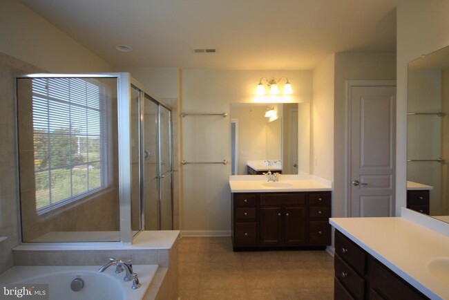 Building Photo - 515 Ellison Dr
